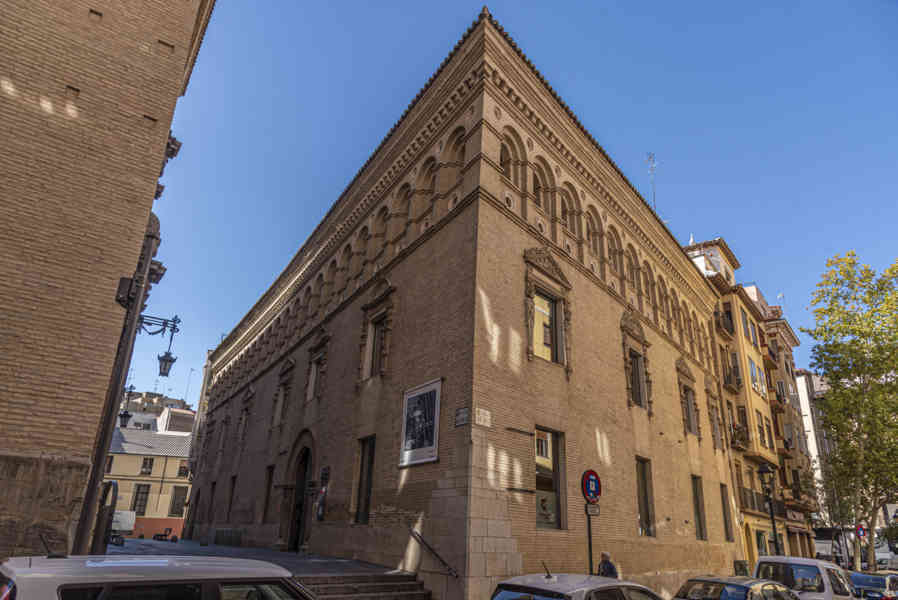 Zaragoza 120 - Casa de los Morlanes.jpg